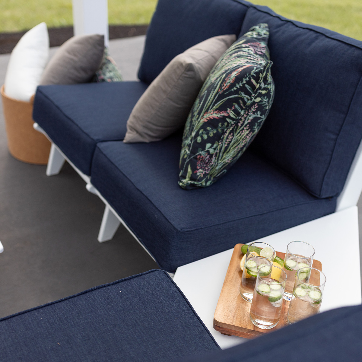 Hartley Love Seat - Image 4